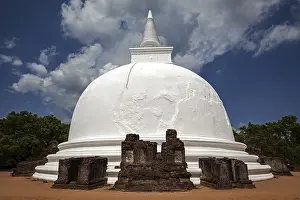 Stupa, dagoba, Kiri Vihara, Sacred City