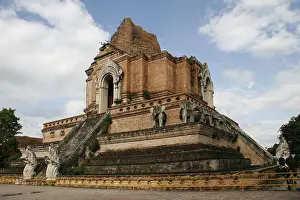 Stupa with elephants, statues, Wat Chedi Luang Temple
