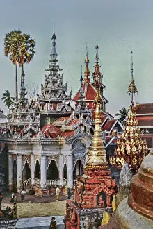 Stupas, palm trees and Burmans on Shwedagon Pagoda