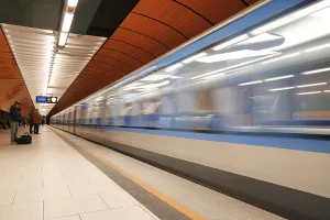Subway station Marienplatz, incoming train