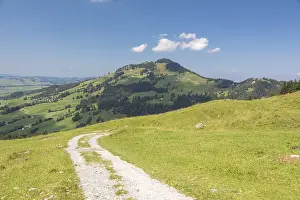 Summer day with sunshine with view of the Faehnerenspitze