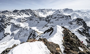 Summit ridge of Sulzkogel, view of snow-covered mountain panorama