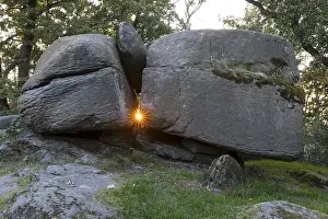 Sun shines through a small gap on the equinox at Teufelsstein PlieBkowitz
