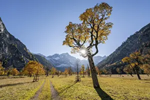 Sun star, Karwendel and Grosser Ahornboden in autumn
