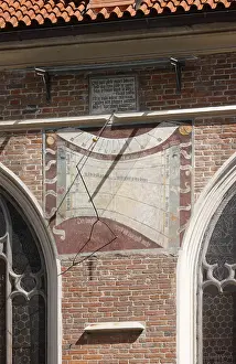Sundial on the south side, St. Sankt, Saint