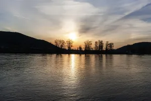Sunrise over the Danube, near Rossatz