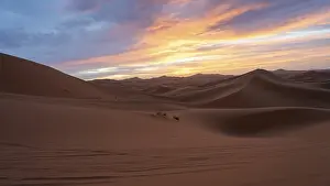 Sunrise in the desert, dunes, Erg Chebbi