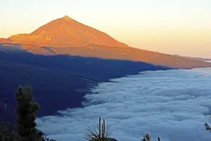 Sunrise on Mount Teide, trade wind clouds