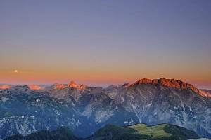 Sunrise at Watzmann on the right and the Steinernes Meer on the left