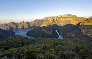 Sunset at Blyde River Canyon with GIpfel Three Rondawels
