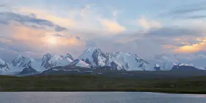 Sunset over Dream Lake and Kizil-Asker glacier