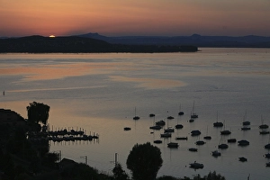 Category Mountain Landscapes Prints: Sunset over the Hegau volcanic range and the harbour of Mannenbach-Salenstein