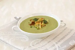 Swabian cuisine, cress soup with crisps