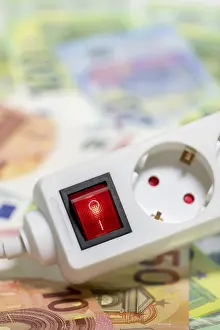 Switchable socket strip, euro banknotes