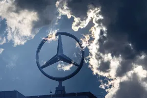 Symbolic image, Dark clouds at Mercedes
