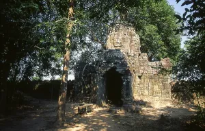 Ta Som was built at the end of the 12th century for King Jayavarman VII