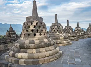 Temple complex Borobudur, Stupas