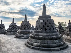 Temple complex Borobudur, Stupas