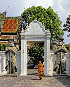 Temple guardians, sculptures, monk in the gate