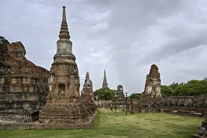 Temple ruins at Wat Mahathat, Temple of the Great and Holy Relic