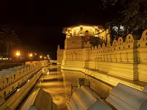 Temple of the Tooth at night, Sri Dalada Maligawa
