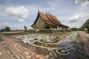 Temple Wat Sirindhorn Wararam, Wat Phu Prao