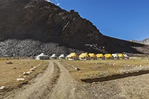 Tent camp in Himalayas along Manali-Leh road