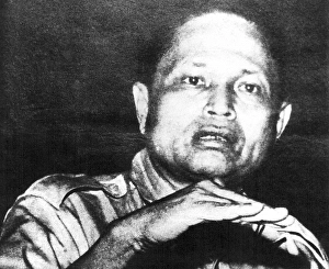 Thakin Soe split with the main Communist party of Burma in August 1946 and set up the Communist Party (Red Flag)