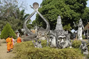 Theravada Buddhism, monks, modern Buddhist sculptures