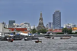 Thonburi Pagoda of Wat Arun and skyscrapers on the Chao Phraya