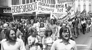 Several thousand students, called by their association the Verband deutscher Studentenschaften (VDS)