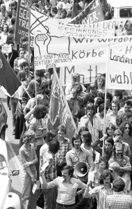 Several thousand students, called by their association the Verband deutscher Studentenschaften (VDS)