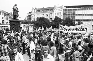 Several thousand students, called by their association the Verband deutscher Studentenschaften (VDS)