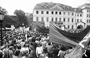 Several thousand students, called by their association the Verband deutscher Studentenschaften (VDS)