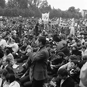 Many thousands of people gathered in Bonn on 11