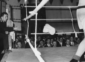 Throwing the towel while boxing