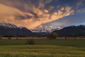 Thunderclouds, cloudy mood, evening light