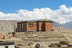 Tibetan Buddhism, red building of the Thubten Shedrup Dargyeling monastery