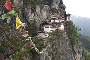 Tibetan Buddhism, Taktsang Palphug Monastery on a rock face