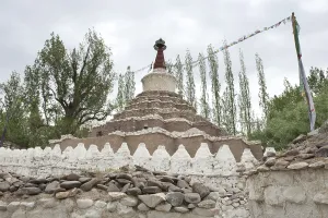 Tibetan Buddhism, many white chorten