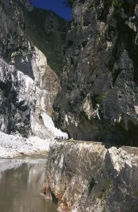 Tiger Leaping Gorge is located north of Lijiang