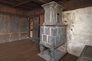 Tiled stove made of grafitted tiles