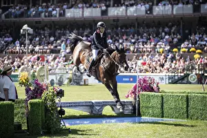 Category Historic EN Prints: Tim Gredley of Great Britain and riding Medoc de Toxandria compete in the first round of the 1