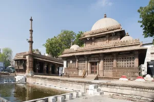 Category Historic EN Prints: Tomb of rani sipri's mosque