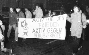 With a torchlight march and a rally in the Westfalenhalle