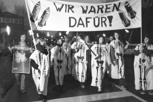 A torchlight procession for disarmament and against nuclear missiles moved to the Ministry of Defence at Hardthoehe
