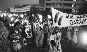 A torchlight procession for disarmament and against nuclear missiles moved to the Ministry of Defence at Hardthoehe