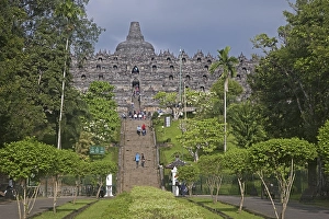 Tourists visiting Borobudur, Barabudur