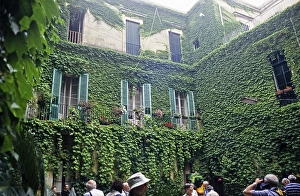 Tourists visiting the historic house and garden Cortili Aperti, Lecce, Apulia, Italy, 1999, Europe