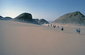 Tourists, walk between mountains